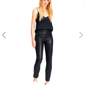 Simone Pant - Leather

Slim Fit Cropped Pant